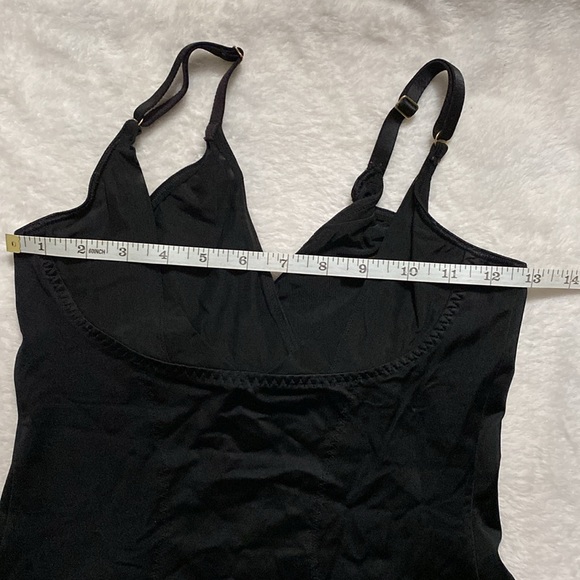 Victorias Secret shaping tank (M) - Picture 11 of 14